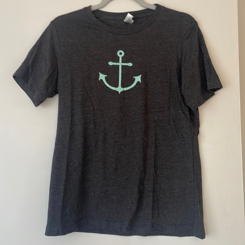 Grey anchor tee shirt